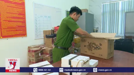 Bắt lô hàng bánh trung thu không nguồn gốc xuất xứ