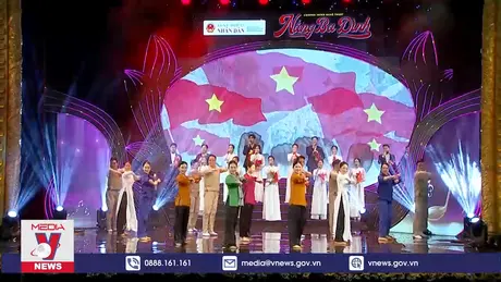 Chủ tịch Quốc hội dự Chương trình nghệ thuật “Nắng Ba Đình”