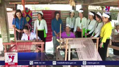 Hồi sinh nghề dệt thổ cẩm của người Mường ở Phú Thọ