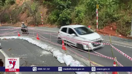 Khắc phục sạt lở đèo Tà Nung, đảm bảo lưu thông dịp lễ 2/9