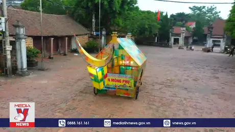 Rộn ràng đèn Trung thu khổng lồ ở làng cổ Hà Nội