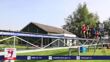 Thú vị cuộc thi nhảy vượt kênh đào ở Hà Lan