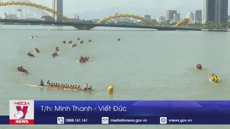 Đua thuyền trên sông Hàn mừng Quốc khánh