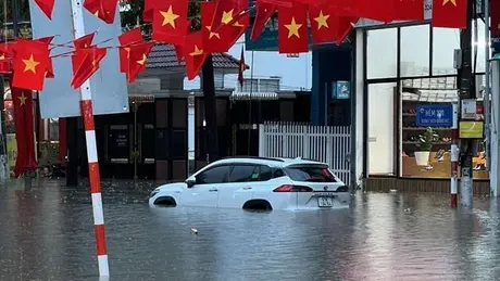 Mưa lớn gây ngập sâu tại Bình Dương