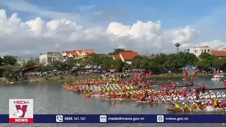 Đua thuyền mừng Tết Độc lập trên quê hương Đại tướng