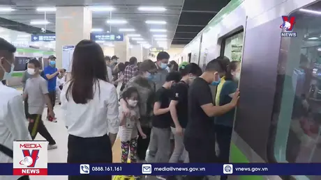 Hàng chục nghìn lượt khách đi Metro Hà Nội dịp nghỉ lễ