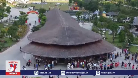 Ấn tượng Phiên chợ “Tiếng khèn gọi bạn” tại Mộc Châu Island