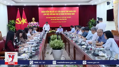 Đẩy mạnh xây dựng, chỉnh đốn Đảng và hệ thống chính trị