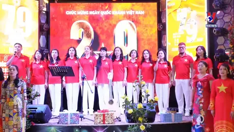 Nhịp cầu cộng đồng: Kiều bào hướng về Tổ quốc