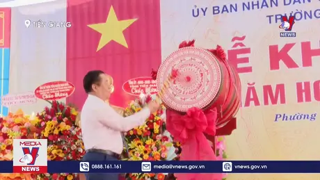 Trưởng ban Tuyên giáo Trung ương dự Lễ khai giảng năm học mới tại Tiền Giang