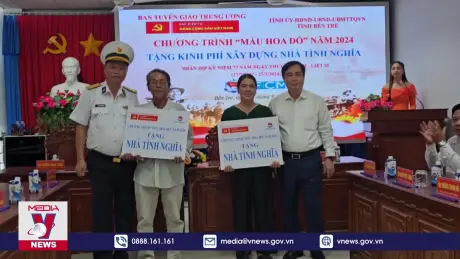 Ban Tuyên giáo Trung ương trao nhà tình nghĩa tại Bến Tre