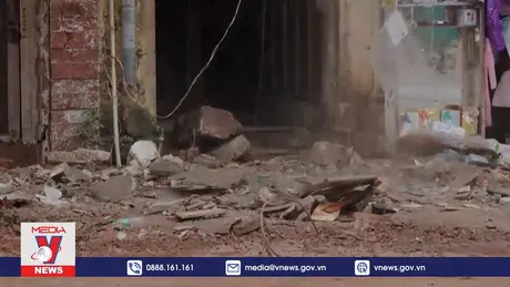 Người nghèo đánh cược mạng sống ở Mumbai