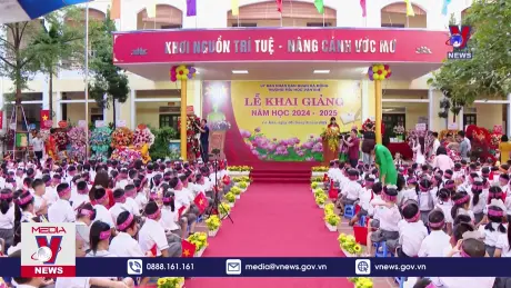 Học sinh cả nước tưng bừng khai giảng năm học mới