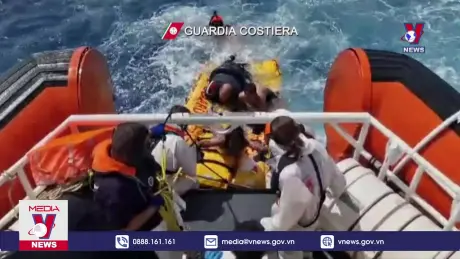  Đắm thuyền chở người di cư ngoài khơi Italy