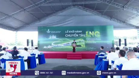 Khởi hành chuyến tàu đầu tiên chở 300 tấn LNG từ Nam ra Bắc