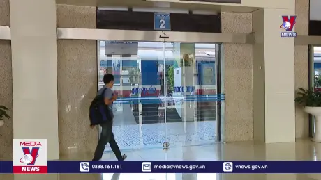 Ngành đường sắt tạm dừng các chuyến tàu tránh bão