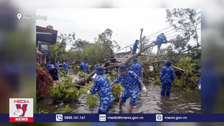 Bộ Tư lệnh Vùng Cảnh sát biển 1 giúp dân khắc phục hậu quả bão số