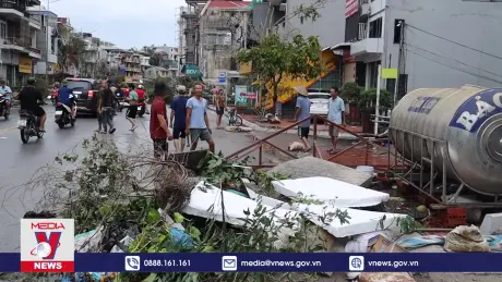 Người dân Quảng Ninh cùng nhau khẩn trương khắc phục hậu quả sau bão