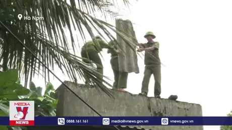 Công an Hà Nam giúp dân khắc phục hậu quả cơn bão số 3