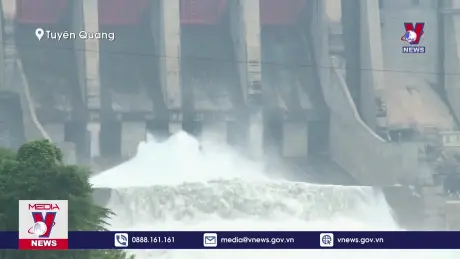 Hồ thủy điện Tuyên Quang mở liên tiếp cửa xả đáy thứ 4 và thứ 5