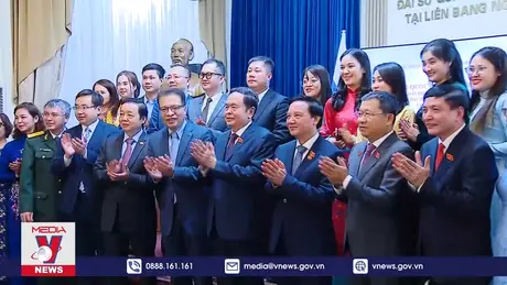 Chủ tịch Quốc hội gặp gỡ cộng đồng người Việt tại Liên bang Nga