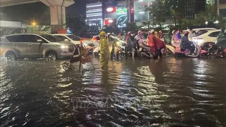 Chưa khắc phục xong hậu quả bão số 3, Hà Nội tiếp tục bị mưa lớn 