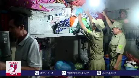 Di dời người dân tại khu vực nguy hiểm ven sông Hồng