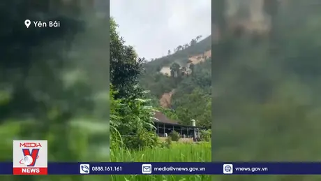 Núi lở vùi lấp 4 nhà khiến 2 người mất tích