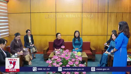 Phu nhân Ngô Phương Ly và Phu nhân Naly Sisoulith thăm Làng trẻ em Birla Hà Nội