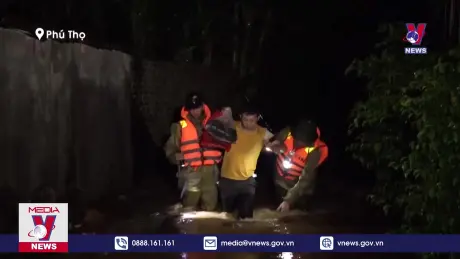 Mưa lũ gây sạt đất tại Phú Thọ làm một người tử vong