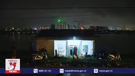 Tuần tra gác nước đê hữu Hồng