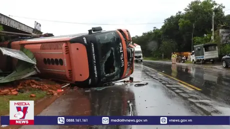 Lật xe khách ở Đắk Lắk khiến 4 người tử vong