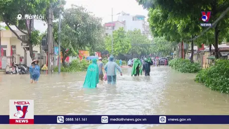 Hà Nội di dời người dân ra khỏi vùng nguy hiểm