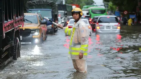 Cao tốc Pháp Vân - Cầu Giẽ đoạn Km191-Km192m ngập sâu, phương tiện hạn chế đi qua