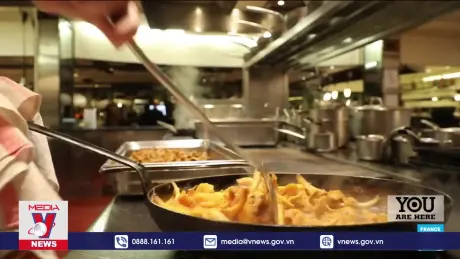 Cấp cứu 5 người ngộ độc nước sốt Pesto tại Pháp