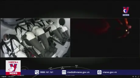 Nhóm du hành tư nhân đầu tiên đi bộ ngoài không gian