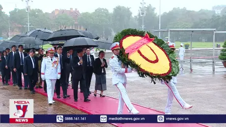 Tổng Bí thư, Chủ tịch nước Lào Thongloun Sisoulith vào Lăng viếng Chủ tịch Hồ Chí Minh