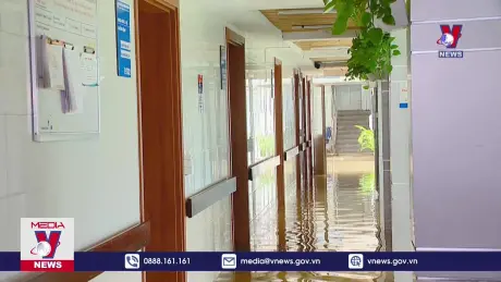 Bệnh viện Hà Nội di dời bệnh nhân do bị ngập