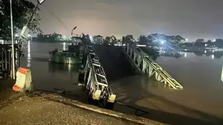 Lũ dâng cao cuốn đứt cầu phao Ninh Cường ở Nam Định