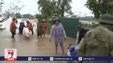 Công an Hà Nam hỗ trợ nhân dân vùng ngập lụt