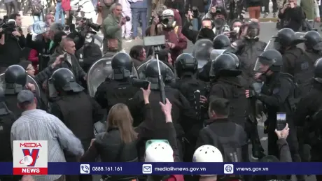 Biểu tình phản đối trì hoãn chính sách lương hưu tại Argentina