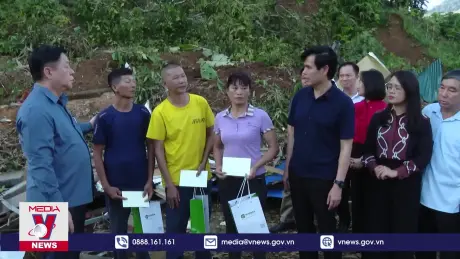 Trưởng Ban Tuyên giáo Trung ương thăm hỏi đồng bào Sơn La