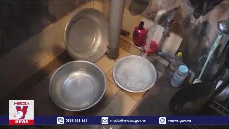 Điện, nước “đổ lỗi” về tình trạng nước máy đổi màu, có cặn đen