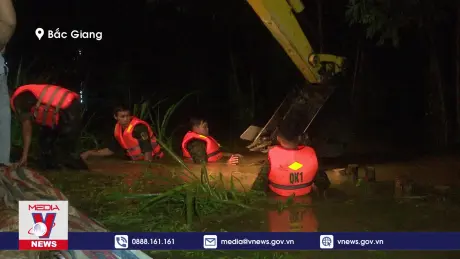 Ấm tình Quân dân Bắc Giang trong mưa lũ