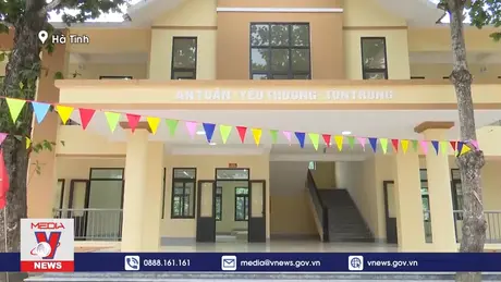 Trao tặng “điểm trường vượt lũ” tại Hà Tĩnh