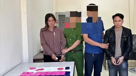 Sơn La: Bắt khẩn cấp cặp vợ chồng 'ôm' gần 17 nghìn viên ma túy