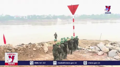 Khẩn trương cải tạo bến vượt, chuẩn bị bắc cầu phao vượt sông Hồng