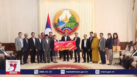 Ủng hộ nhân dân Lào khắc phục hậu quả thiên tai