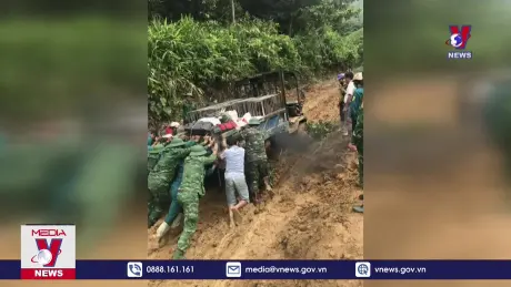 Đưa chó nghiệp vụ đến Nậm Tông tìm nạn nhân mất tích