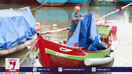 Ngư dân Quảng Trị khẩn trương ứng phó với áp thấp nhiệt đới